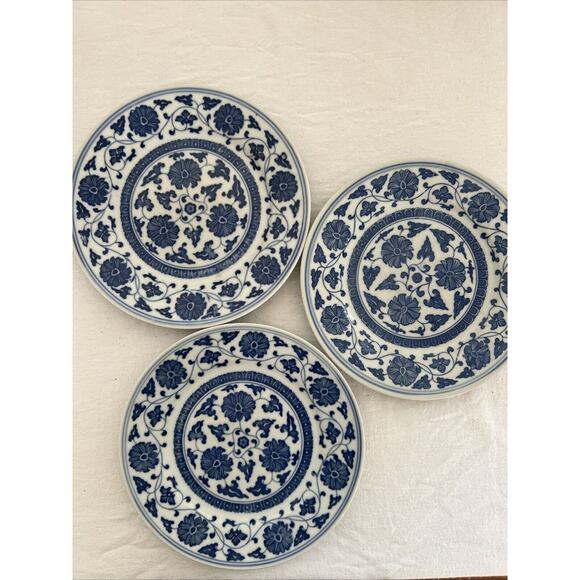 3 Vintage Heavy Chinese 7” Plates Chrysanthemum Flowers Blue White Made in China - Picture 1 of 9